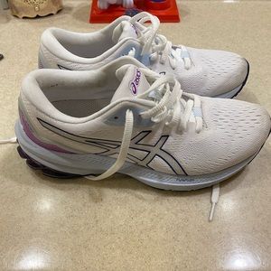 Womens ASICS 6.5 GT-1000 athletic shoes